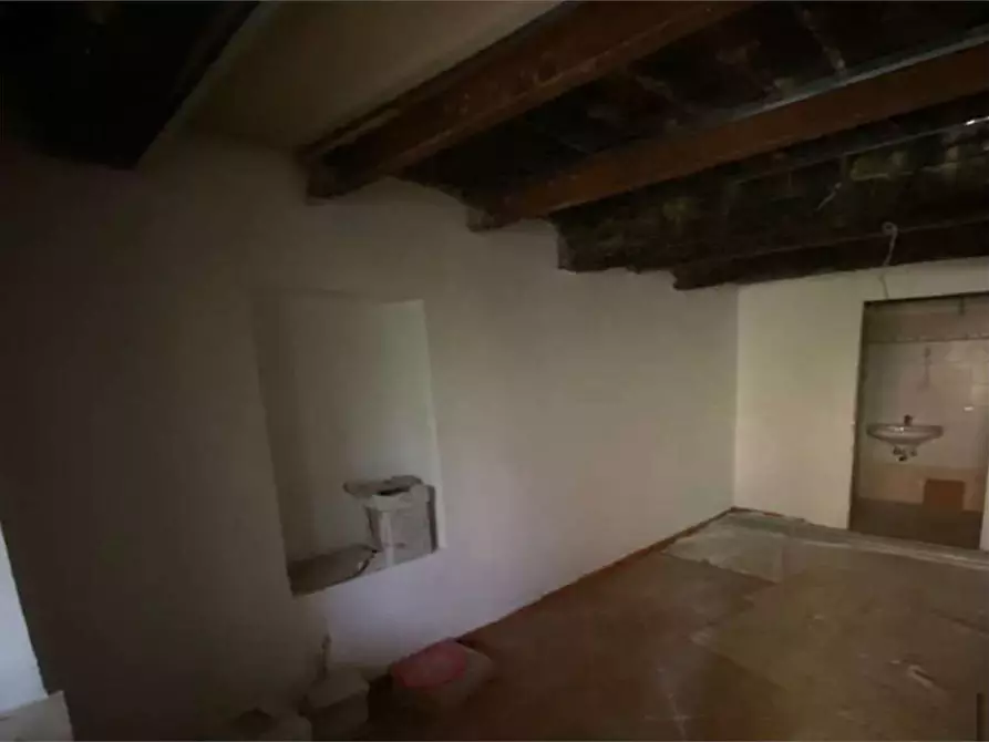 Immagine 19 di Appartamento in vendita  in Frazione Orascio a Maccagno Con Pino E Veddasca