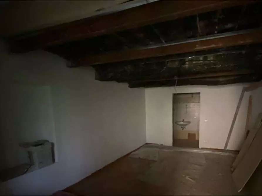 Immagine 21 di Appartamento in vendita  in Frazione Orascio a Maccagno Con Pino E Veddasca