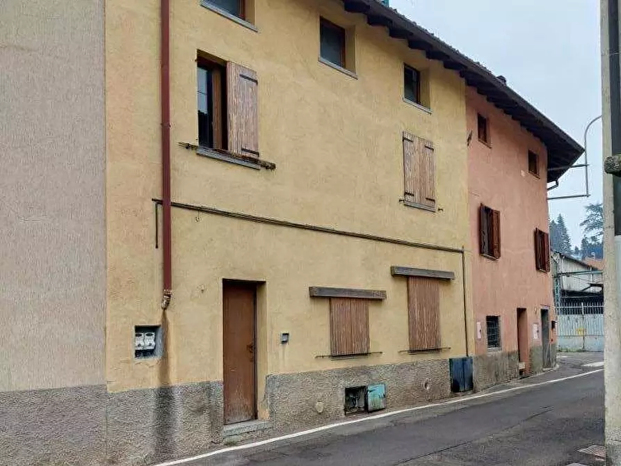 Immagine 2 di Appartamento in vendita  in Via Carrobbio 1 a Valbrona