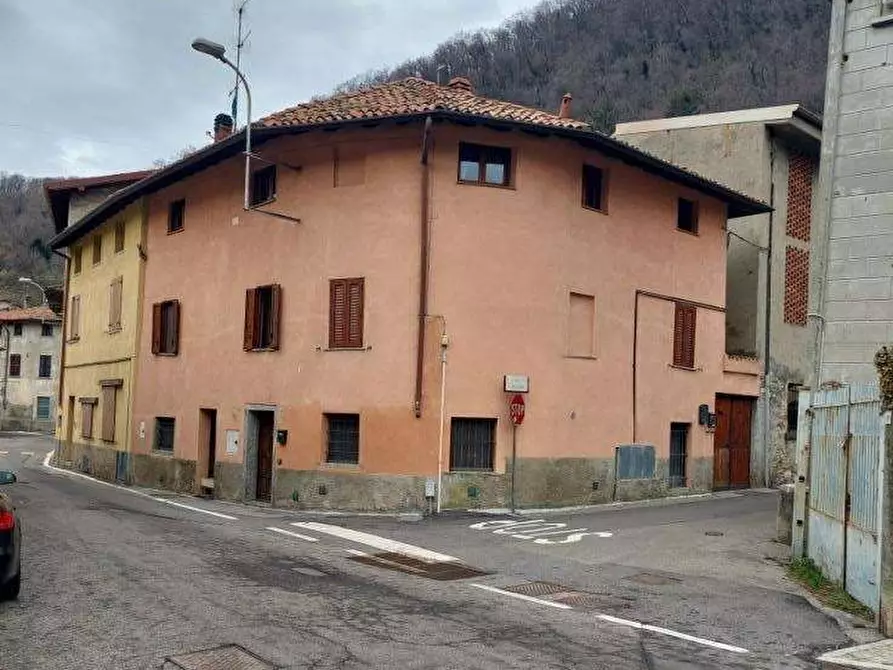 Immagine 3 di Appartamento in vendita  in Via Carrobbio 1 a Valbrona