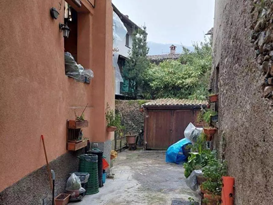 Immagine 6 di Appartamento in vendita  in Via Carrobbio 1 a Valbrona