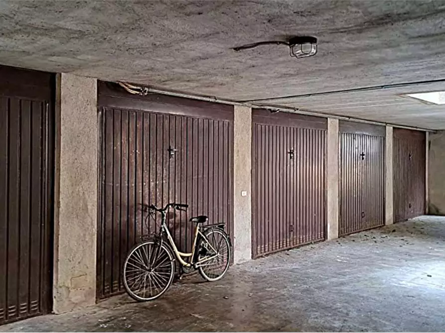 Immagine 19 di Appartamento in vendita  in Via Kennedy 1 a Venegono Superiore