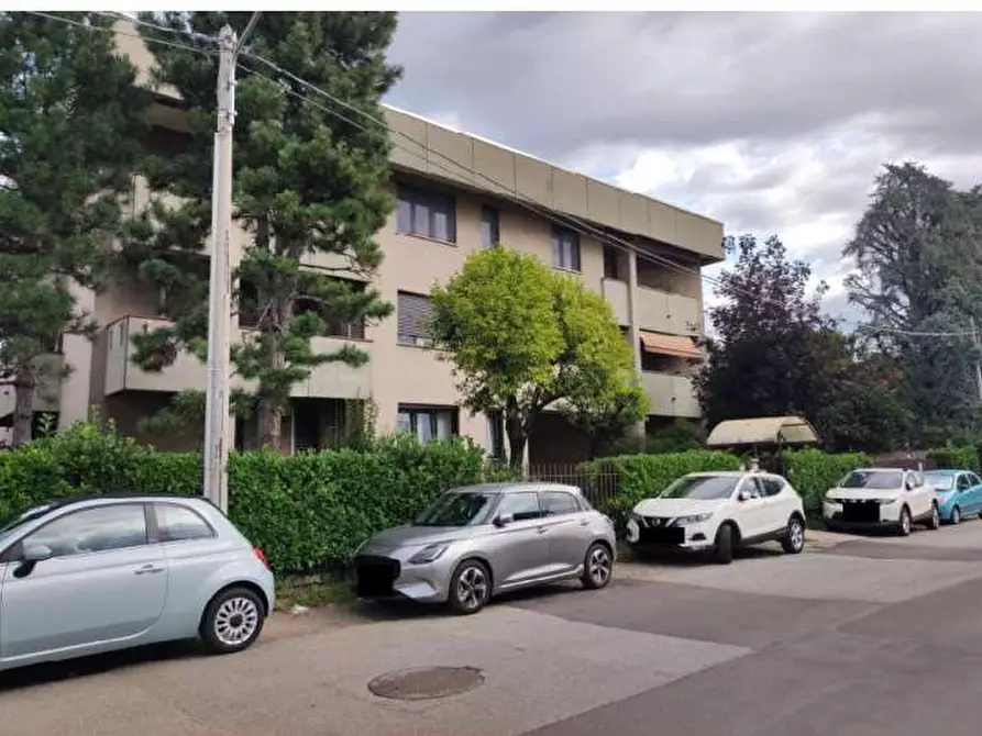 Immagine 1 di Appartamento in vendita  in Viale Lombardia 6 a Legnano