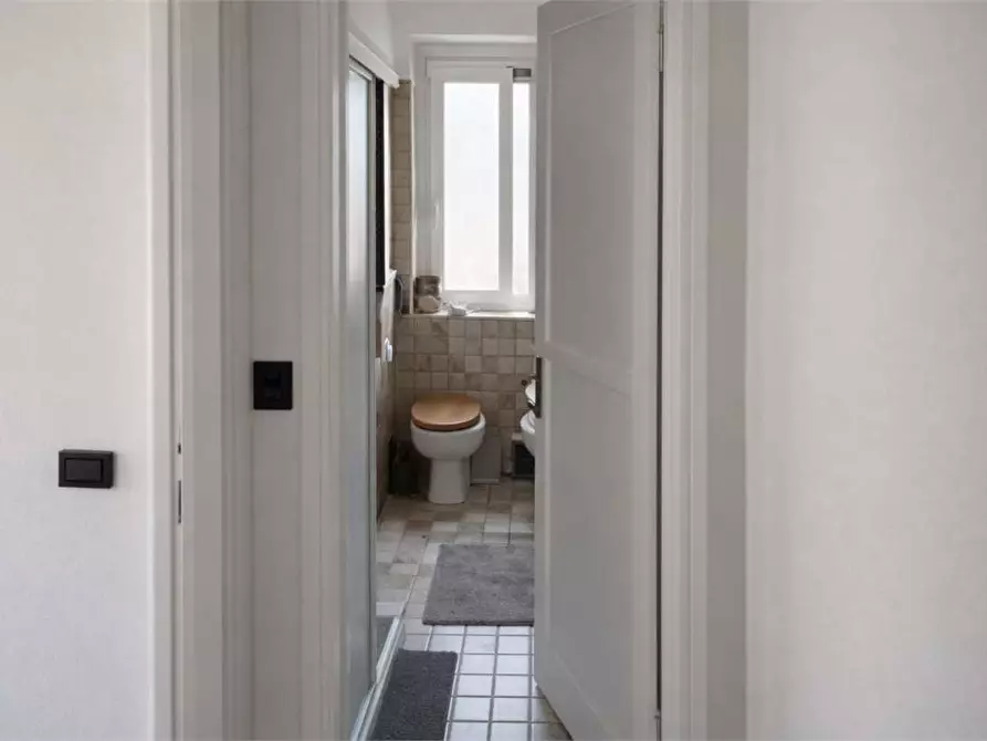 Immagine 11 di Appartamento in vendita  in Via Giusti 18 a San Remo