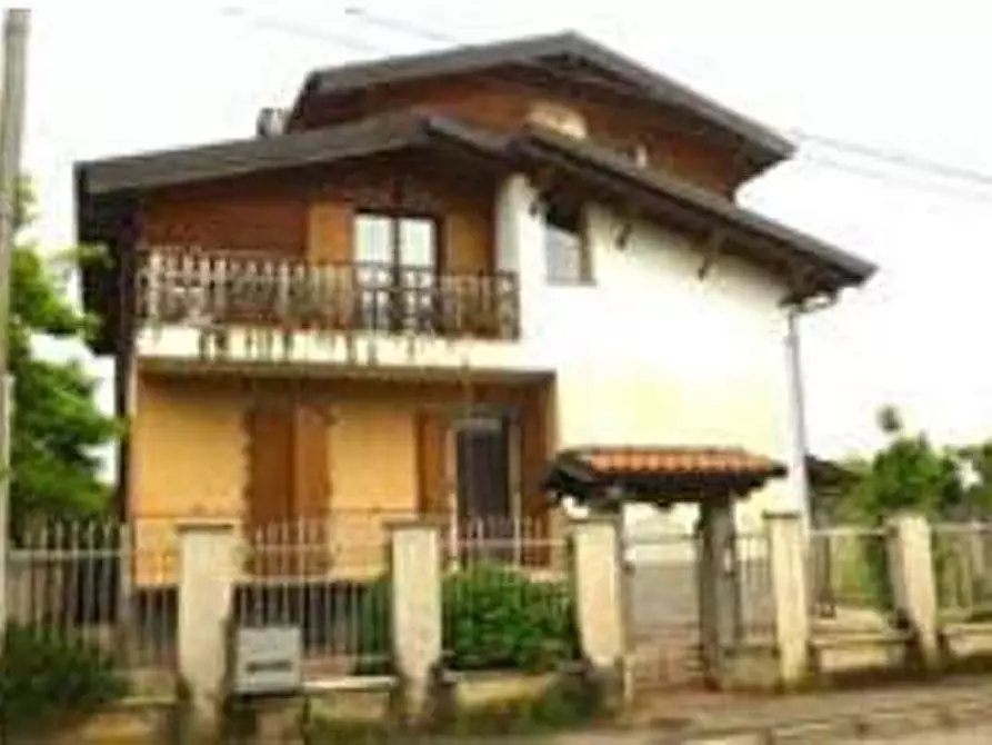 Immagine 1 di Villetta a schiera in vendita  a Turate