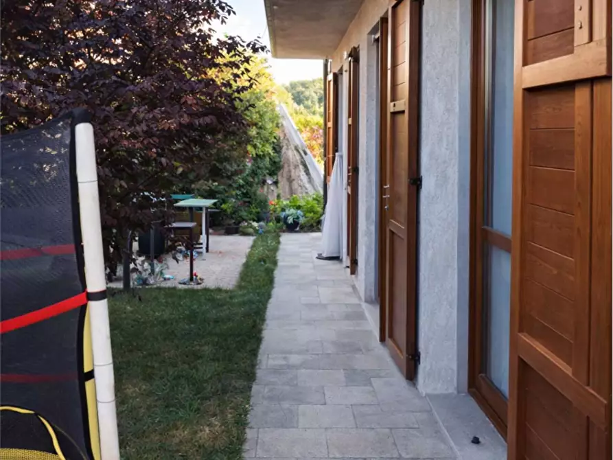 Immagine 11 di Appartamento in vendita  in Via Cascina Tremolada  11 a Veduggio Con Colzano