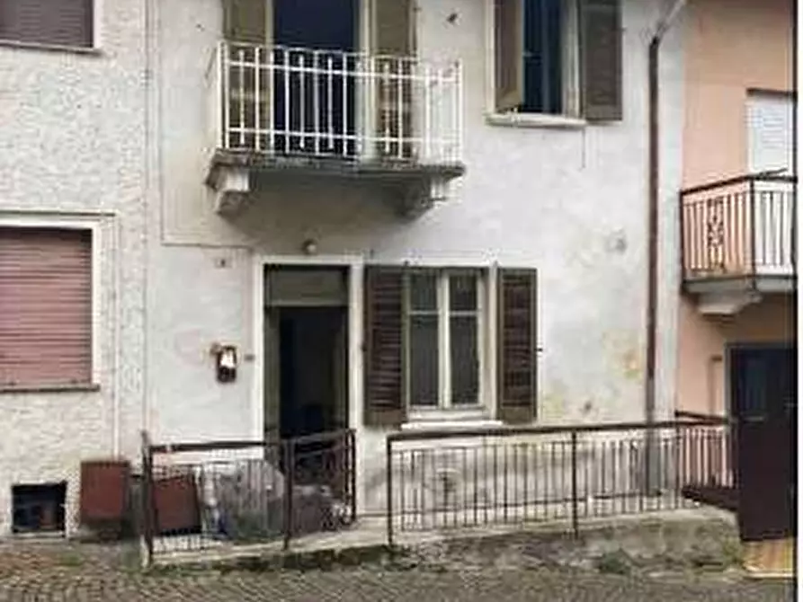 Immagine 2 di Appartamento in vendita  in Piazza patrioti a Taino