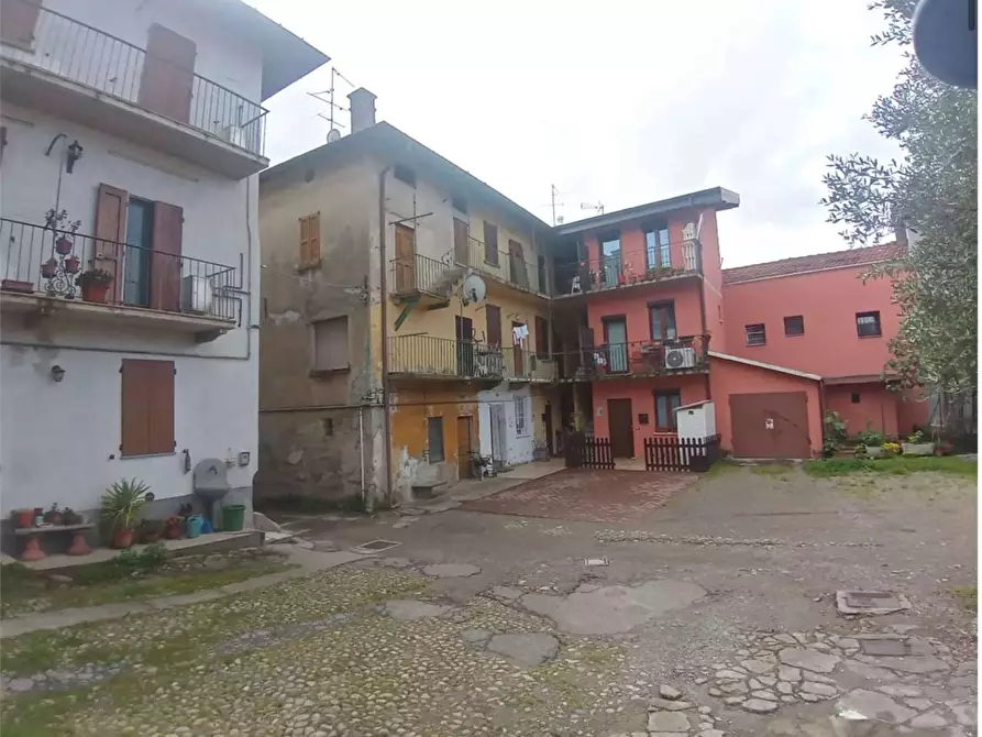 Immagine 1 di Appartamento in vendita  in Via IV Novembre 2 a Guanzate