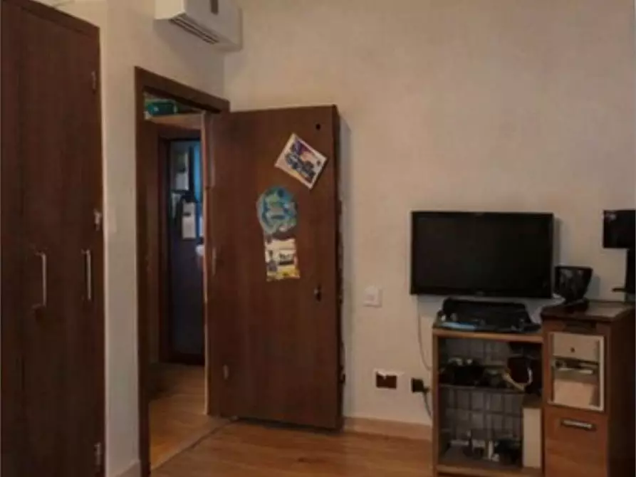 Immagine 14 di Appartamento in vendita  in Via Montello,  15 a Pessano Con Bornago