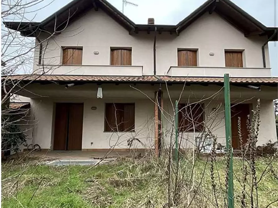 Immagine 1 di Villa in vendita  in Via Alessandro Manzoni 7A a Besnate