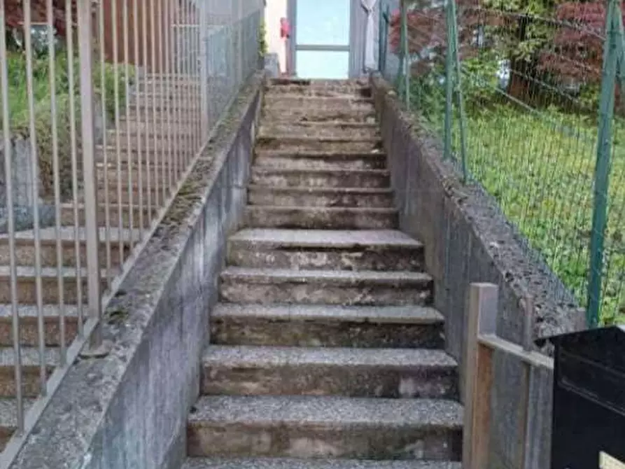 Immagine 4 di Appartamento in vendita  a Uggiate-Trevano