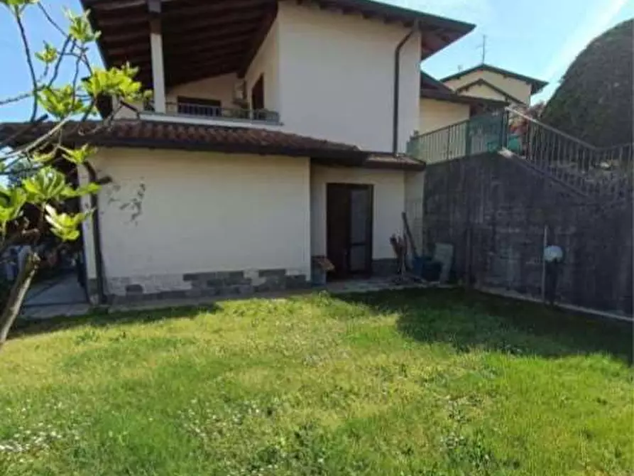 Immagine 3 di Appartamento in vendita  a Uggiate-Trevano