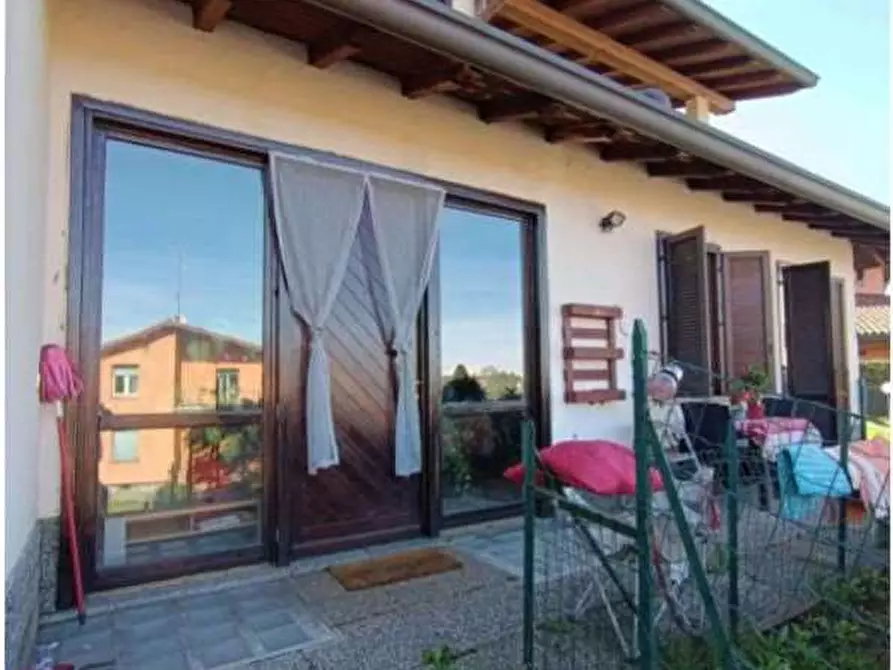 Immagine 1 di Appartamento in vendita  a Uggiate-Trevano