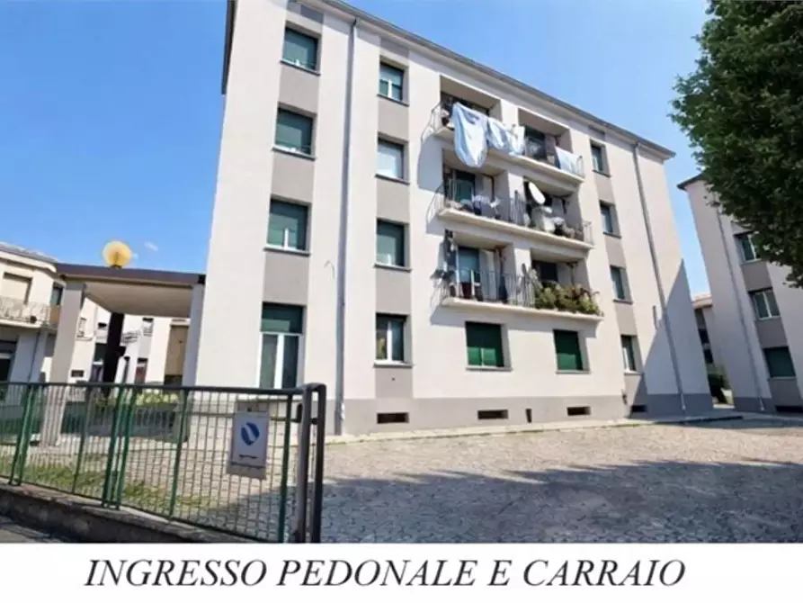 Immagine 2 di Appartamento in vendita  in Via Padre Reginaldo Giuliani 40 a Legnano