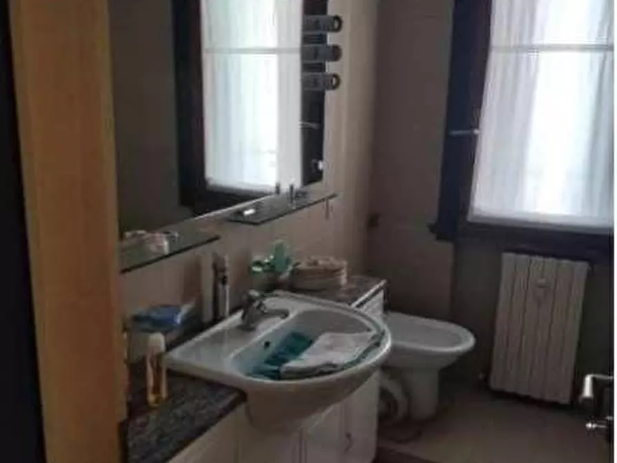 Immagine 11 di Appartamento in vendita  in Corso XXV Aprile 26 a Erba