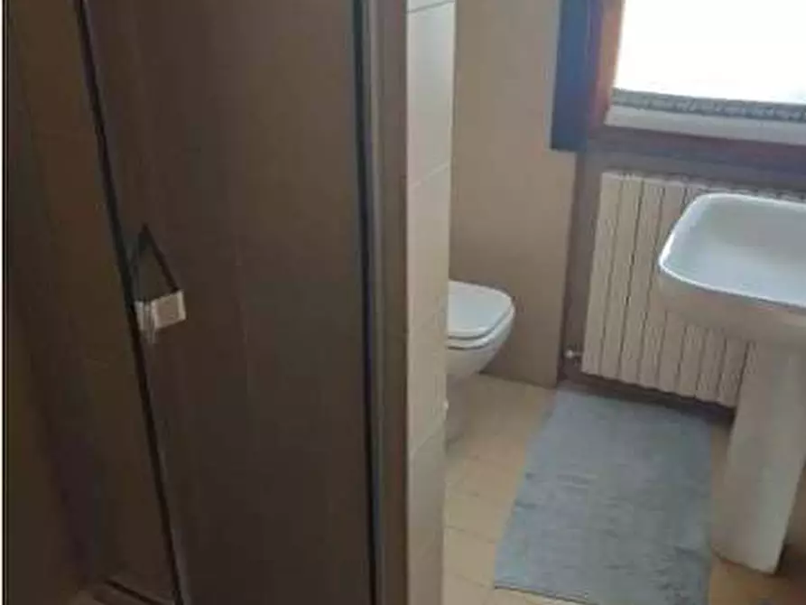 Immagine 18 di Appartamento in vendita  in Corso XXV Aprile 26 a Erba