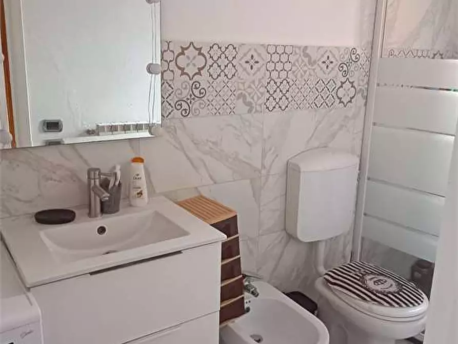 Immagine 12 di Appartamento in affitto  in via Roccolo 34 a Laveno-Mombello