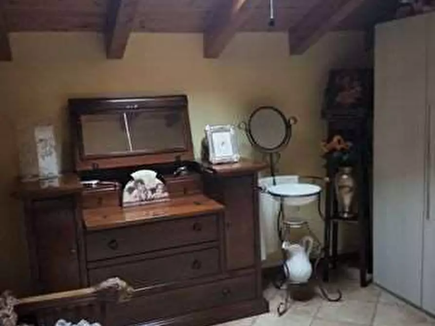 Immagine 4 di Appartamento in vendita  in Via San Francesco 5 a Jerago Con Orago