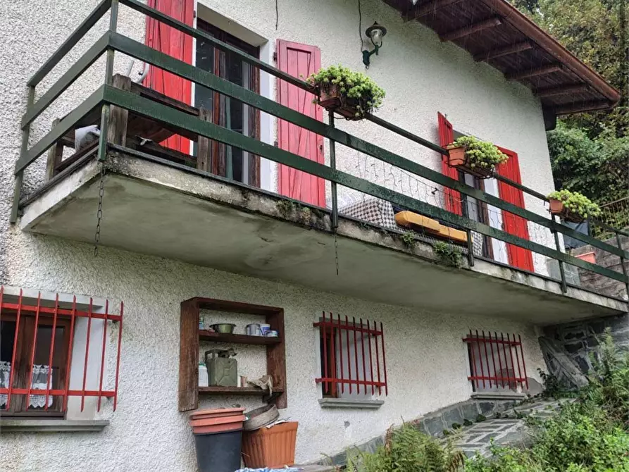 appartamento in vendita a Laveno-Mombello in zona Casere