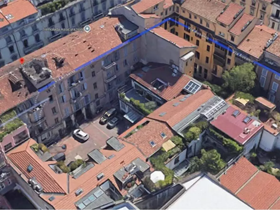 Immagine 2 di Stabile in vendita  in Via Ariberto 21 a Milano