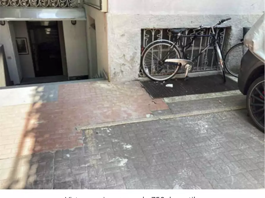 Immagine 4 di Stabile in vendita  in Via Ariberto 21 a Milano