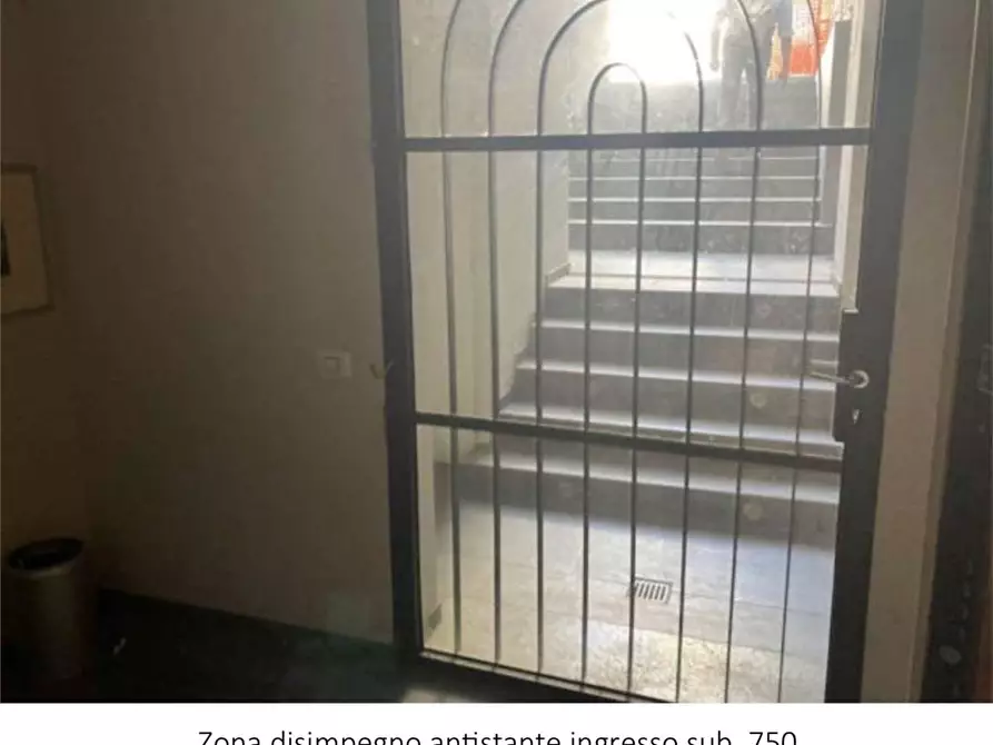 Immagine 5 di Stabile in vendita  in Via Ariberto 21 a Milano