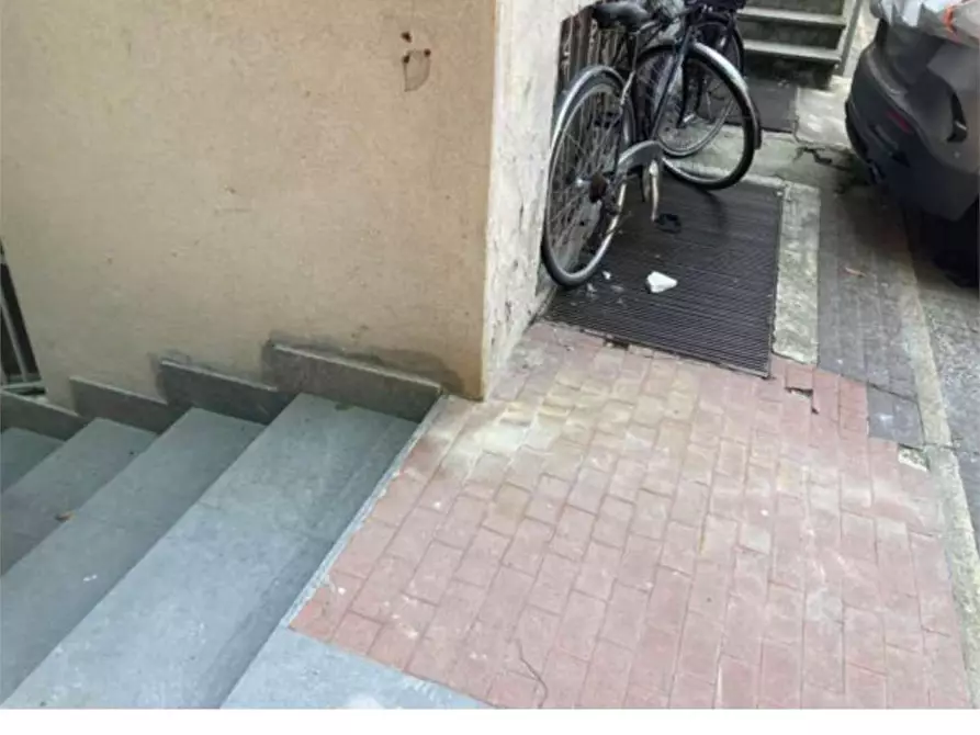 Immagine 7 di Stabile in vendita  in Via Ariberto 21 a Milano