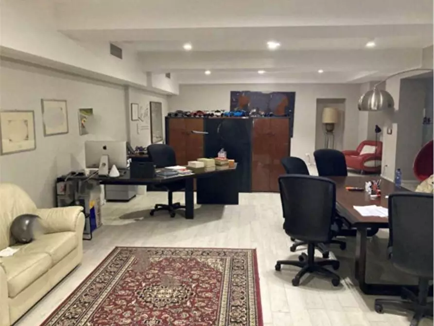 Immagine 9 di Stabile in vendita  in Via Ariberto 21 a Milano