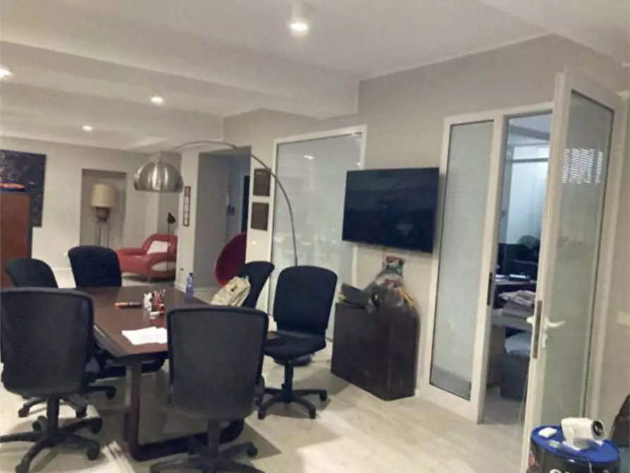 Immagine 11 di Stabile in vendita  in Via Ariberto 21 a Milano