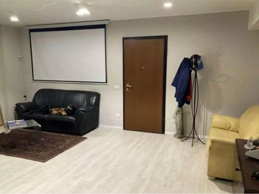 Immagine 13 di Stabile in vendita  in Via Ariberto 21 a Milano