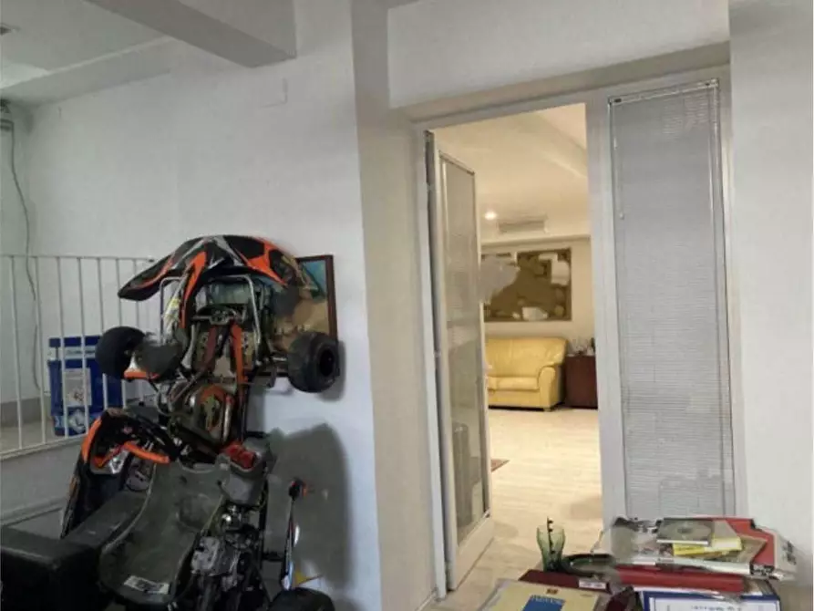 Immagine 21 di Stabile in vendita  in Via Ariberto 21 a Milano