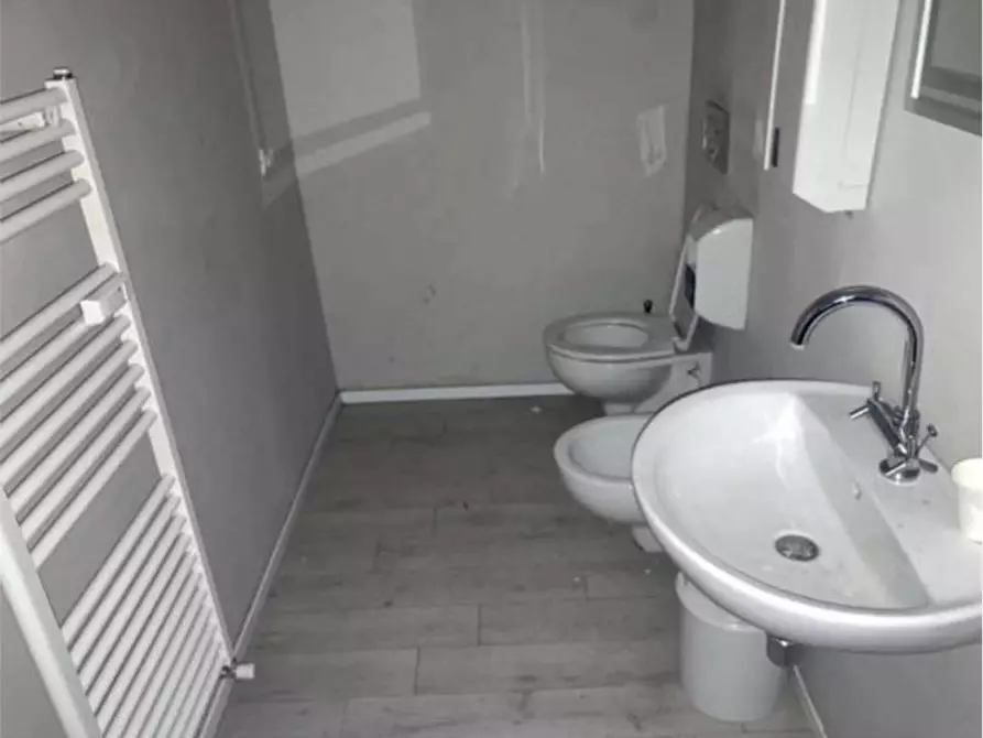 Immagine 30 di Stabile in vendita  in Via Ariberto 21 a Milano