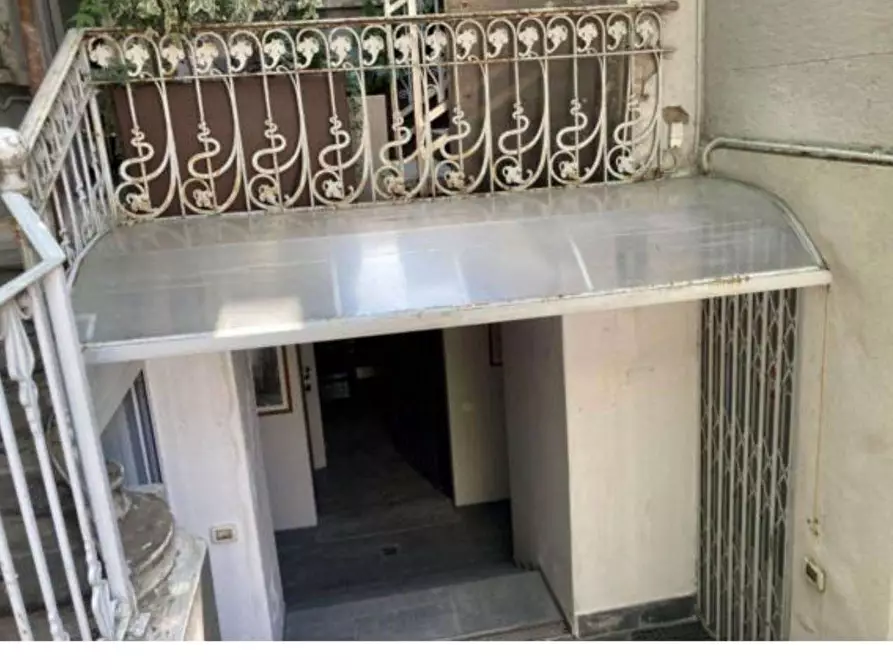 Immagine 32 di Stabile in vendita  in Via Ariberto 21 a Milano