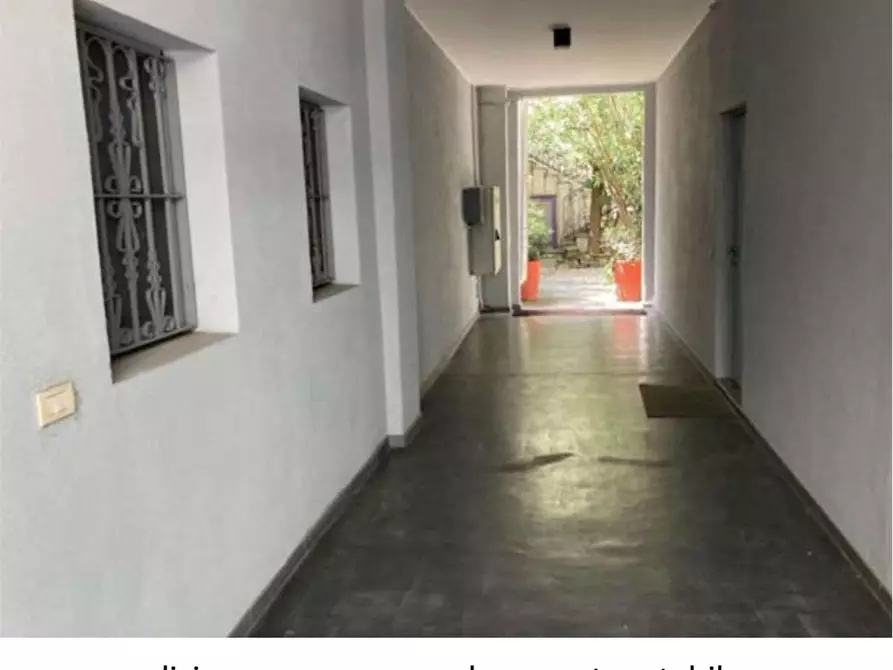 Immagine 35 di Stabile in vendita  in Via Ariberto 21 a Milano