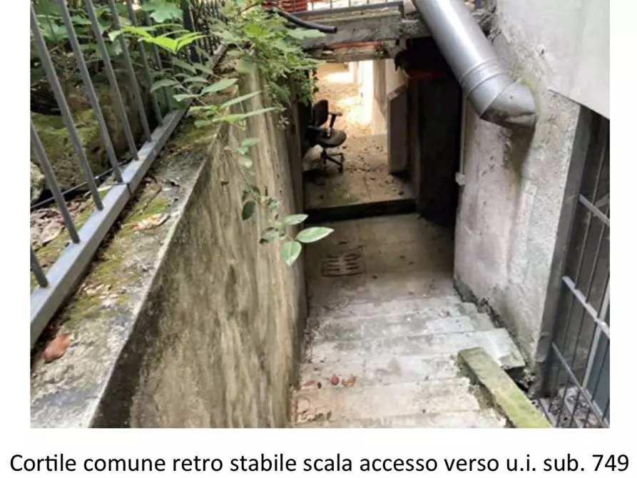 Immagine 38 di Stabile in vendita  in Via Ariberto 21 a Milano