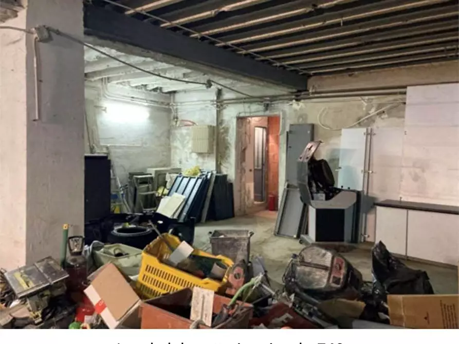 Immagine 42 di Stabile in vendita  in Via Ariberto 21 a Milano