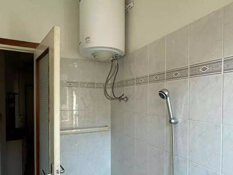 Immagine 11 di Appartamento in vendita  in Via Cardano,  3/4 a Como