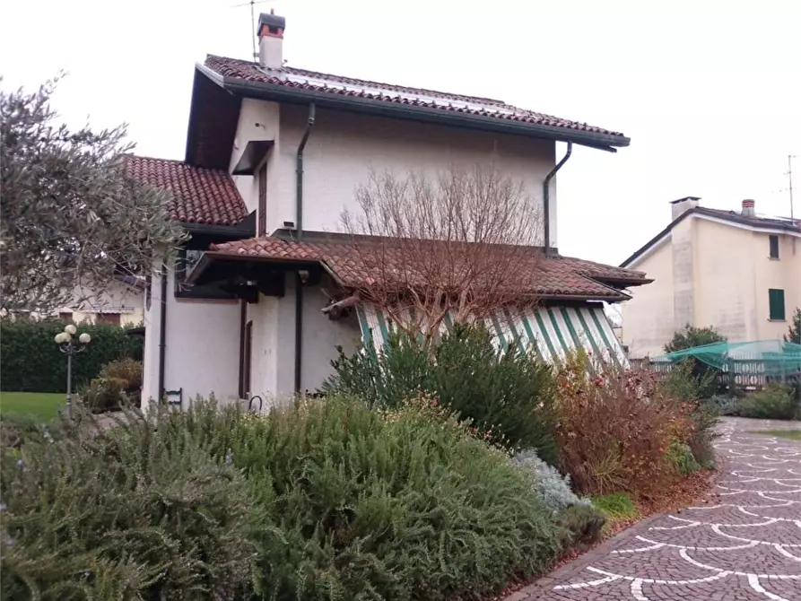 Immagine 6 di Appartamento in vendita  in Quartiere Velate, Via Cascina Tamburina  4 a Usmate Velate