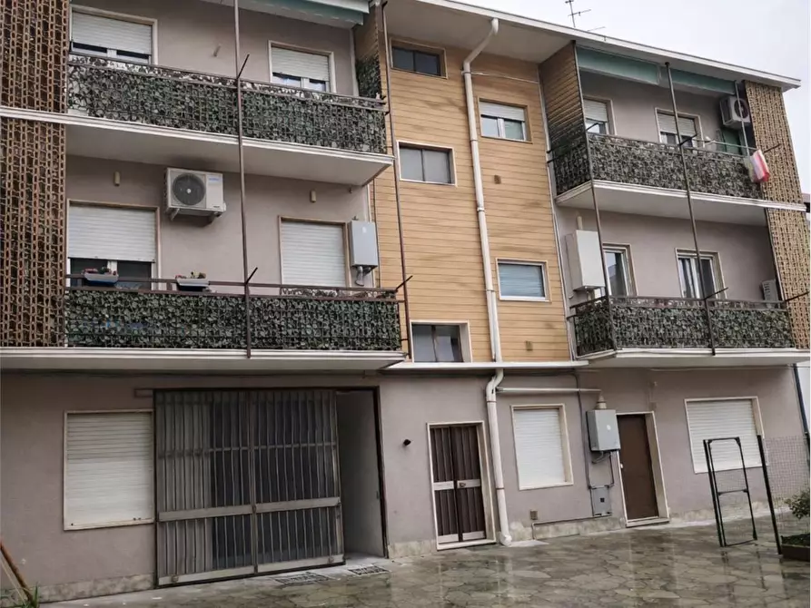 Immagine 1 di Appartamento in vendita  in Viale dei Mille  5 a Limbiate