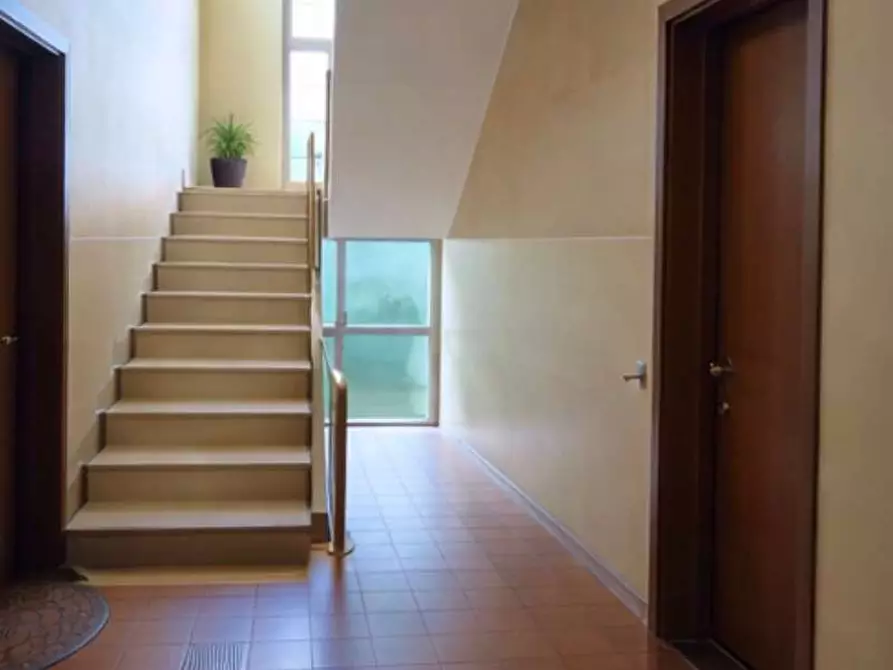 Immagine 4 di Appartamento in vendita  in Via Sant'Ambrogio 64 a Mariano Comense