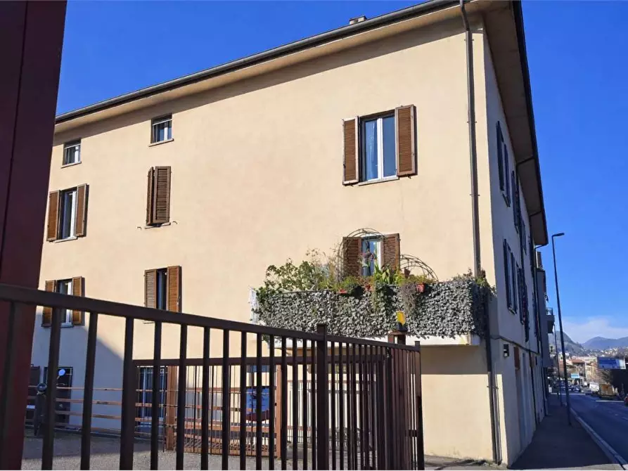 Immagine 2 di Appartamento in vendita  in Via Napoleona 28 a Como