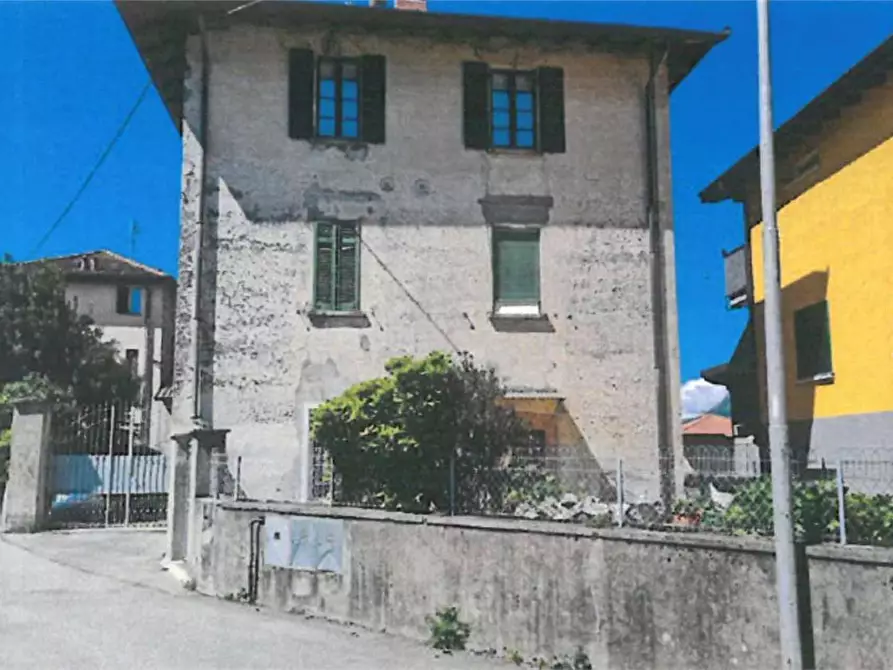 Immagine 1 di Garage in vendita  in Via verdi  13 a Cuvio