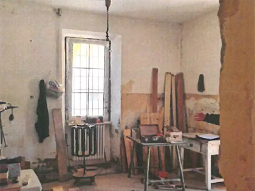 Immagine 2 di Garage in vendita  in Via verdi  13 a Cuvio