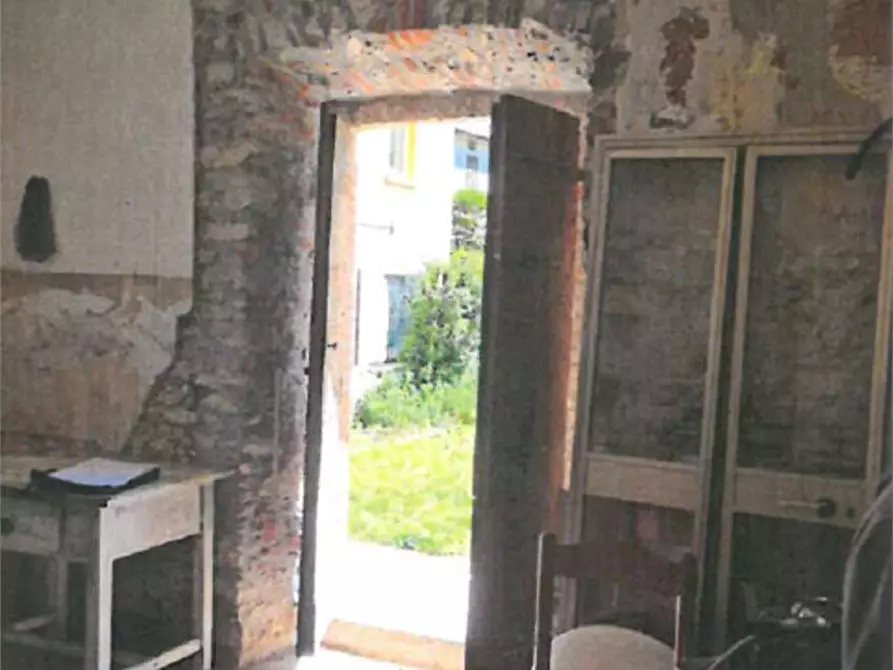 Immagine 4 di Garage in vendita  in Via verdi  13 a Cuvio