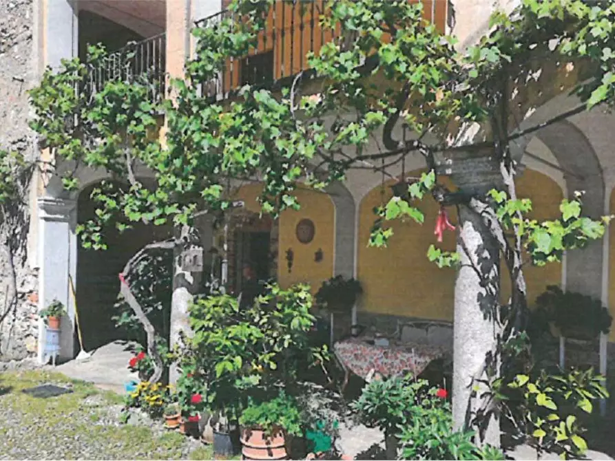 Immagine 5 di Garage in vendita  in Via verdi  13 a Cuvio