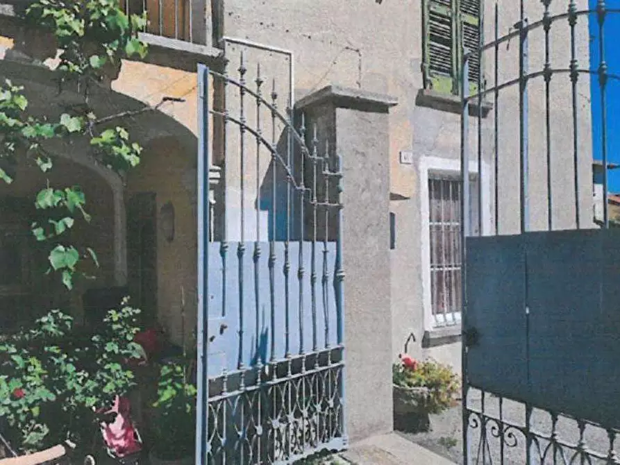 Immagine 6 di Garage in vendita  in Via verdi  13 a Cuvio