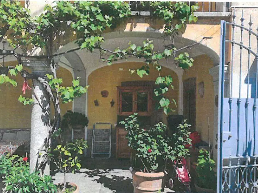 Immagine 7 di Garage in vendita  in Via verdi  13 a Cuvio