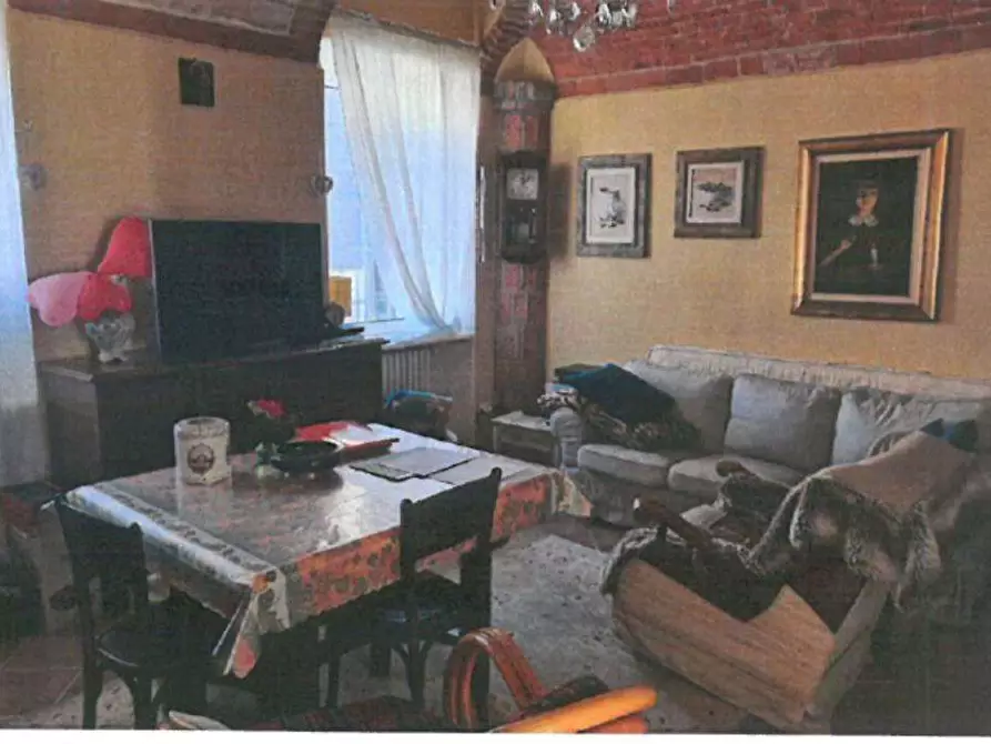 Immagine 8 di Garage in vendita  in Via verdi  13 a Cuvio