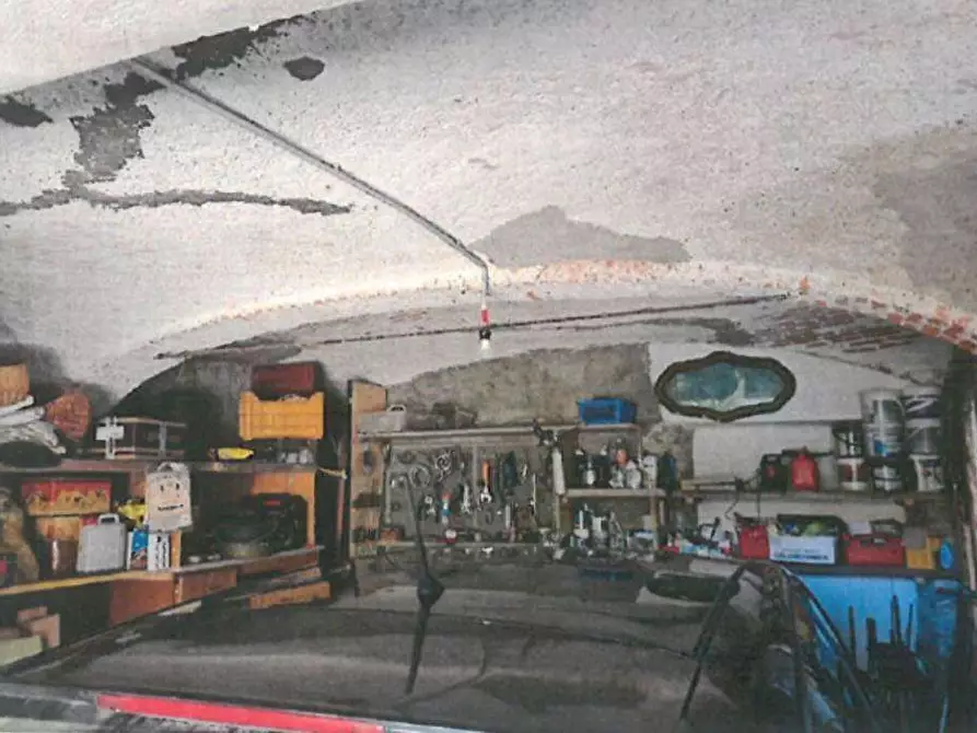 Immagine 23 di Garage in vendita  in Via verdi  13 a Cuvio