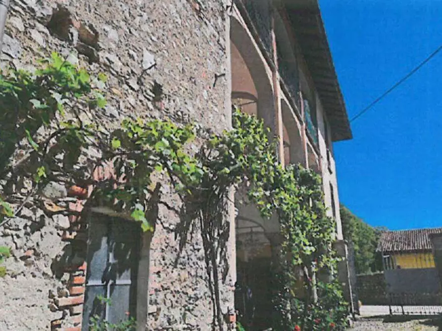 Immagine 25 di Garage in vendita  in Via verdi  13 a Cuvio